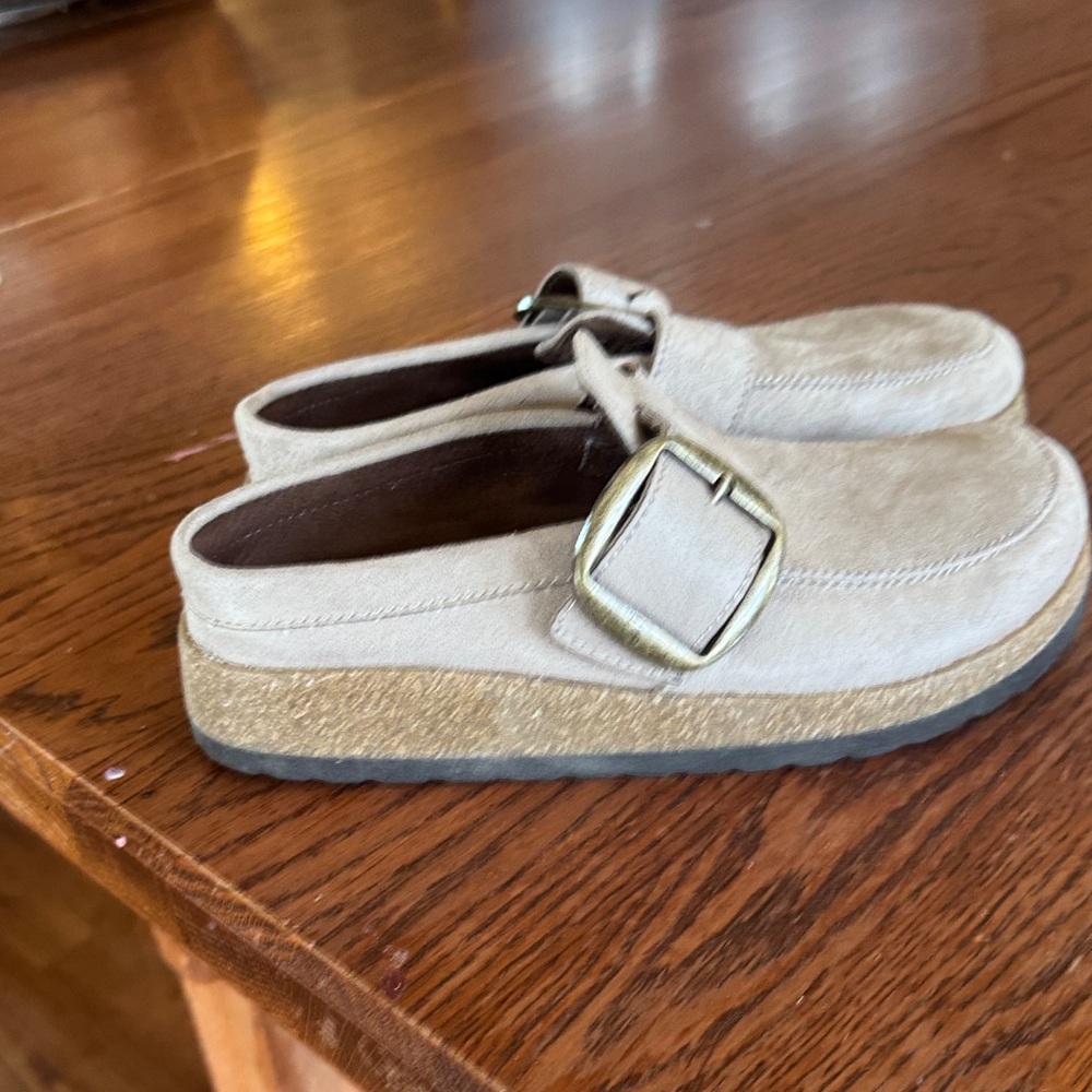 White Mountain Light Gray Suede Slip-On Loafers size 6 - Picture 5 of 7